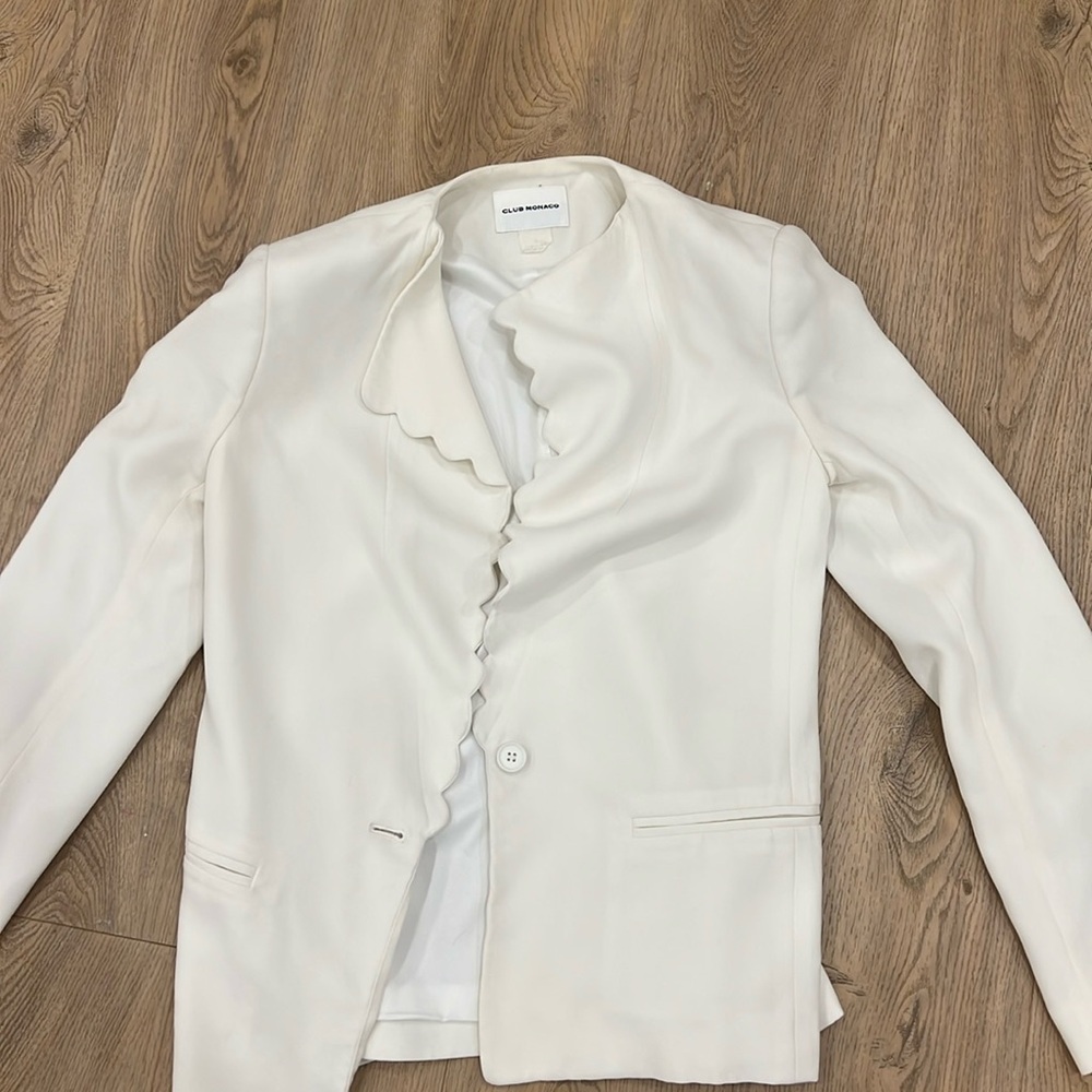 CLUB MONACO scallop white blazer